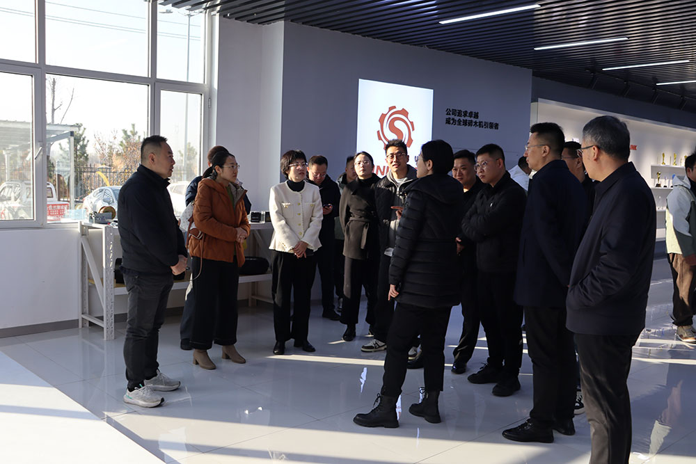 省商务部领导视察-1.jpg